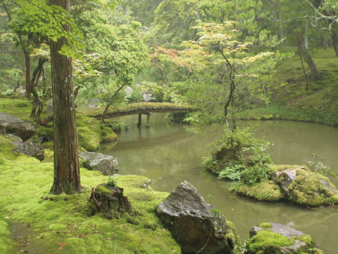 日本京都府・西芳寺の黄金池