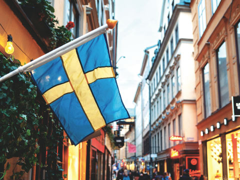 街中のスウェーデン国旗