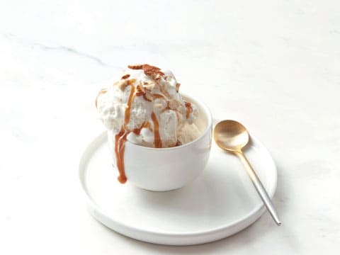 カルーアをかけたバニラアイスクリーム