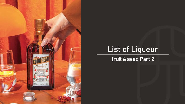 リキュール・コアントローを置く女性