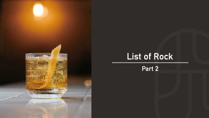 カウンターに置かれたウイスキーのロック